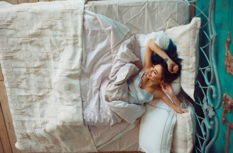 Neviete si nájsť polohu počas spánku? Tieto 2 polohy majú priaznivý vplyv na vaše zdravie!